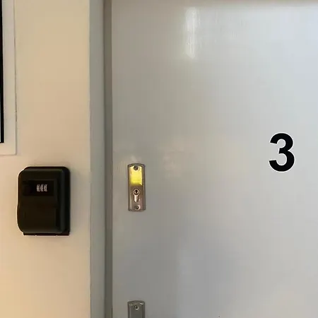 Chopin Self Check-in アパート ワルシャワ