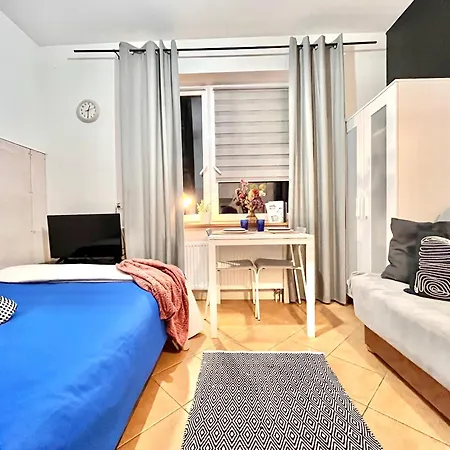 Chopin Self Check-in アパート ワルシャワ