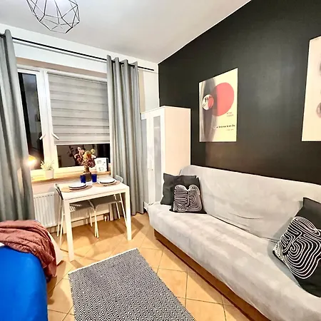 アパート Chopin Self Check-in ワルシャワ