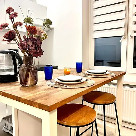 Chopin Self Check-in アパート ワルシャワ